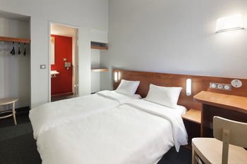 Le Brézet Aéroport Hotel 2*