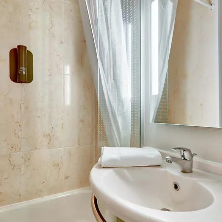 B&B Hotel Clermont-Ferrand Le Brezet Aeroport Clermont-Ferrand