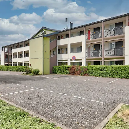 B&B Hotel Clermont-Ferrand Le Brezet Aeroport 2*