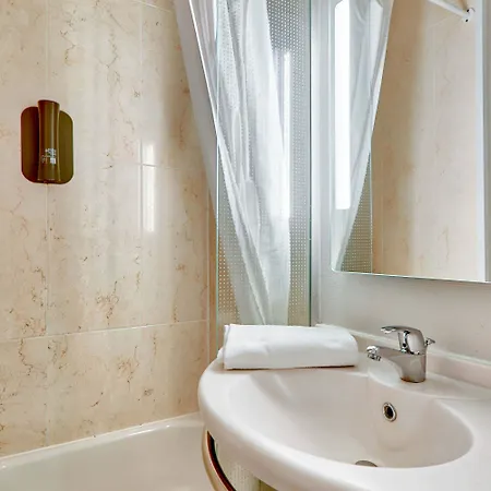 Hotel B&B Hotel Clermont-Ferrand Le Brezet Aeroport Clermont-Ferrand