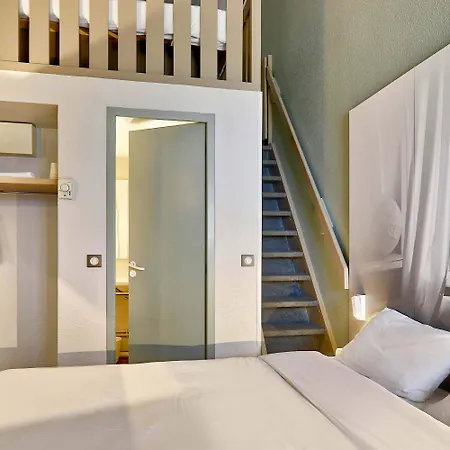 B&B Hotel Clermont-Ferrand Le Brezet Aeroport Hotel 2*