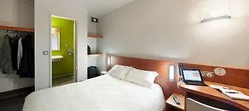 B&B Hotel Clermont-Ferrand Le Brezet Aeroport Hotel