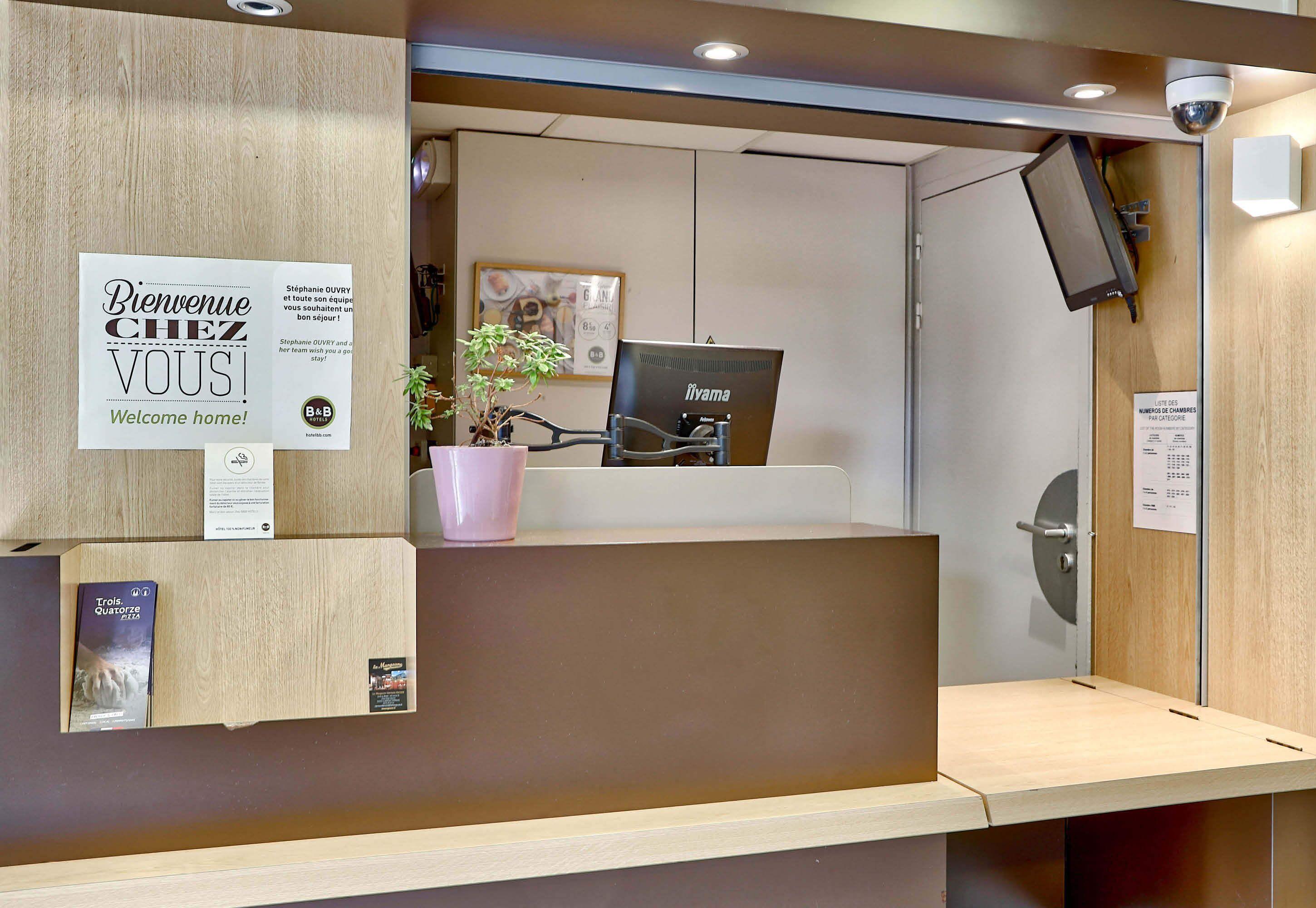 Hotel B&B Hotel Clermont-Ferrand Le Brezet Aeroport 2*