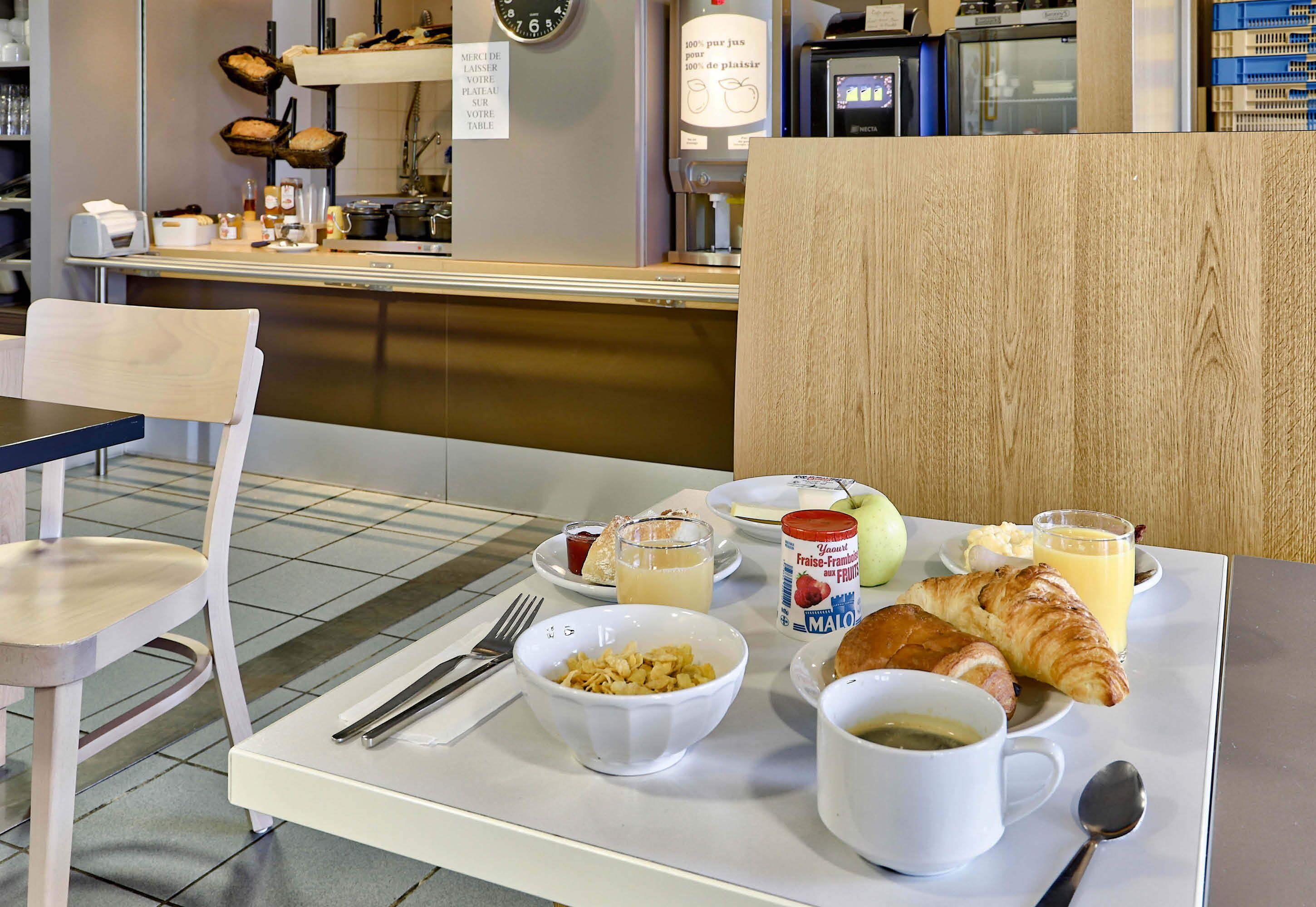 B&B Hotel Clermont-Ferrand Le Brezet Aeroport 2*