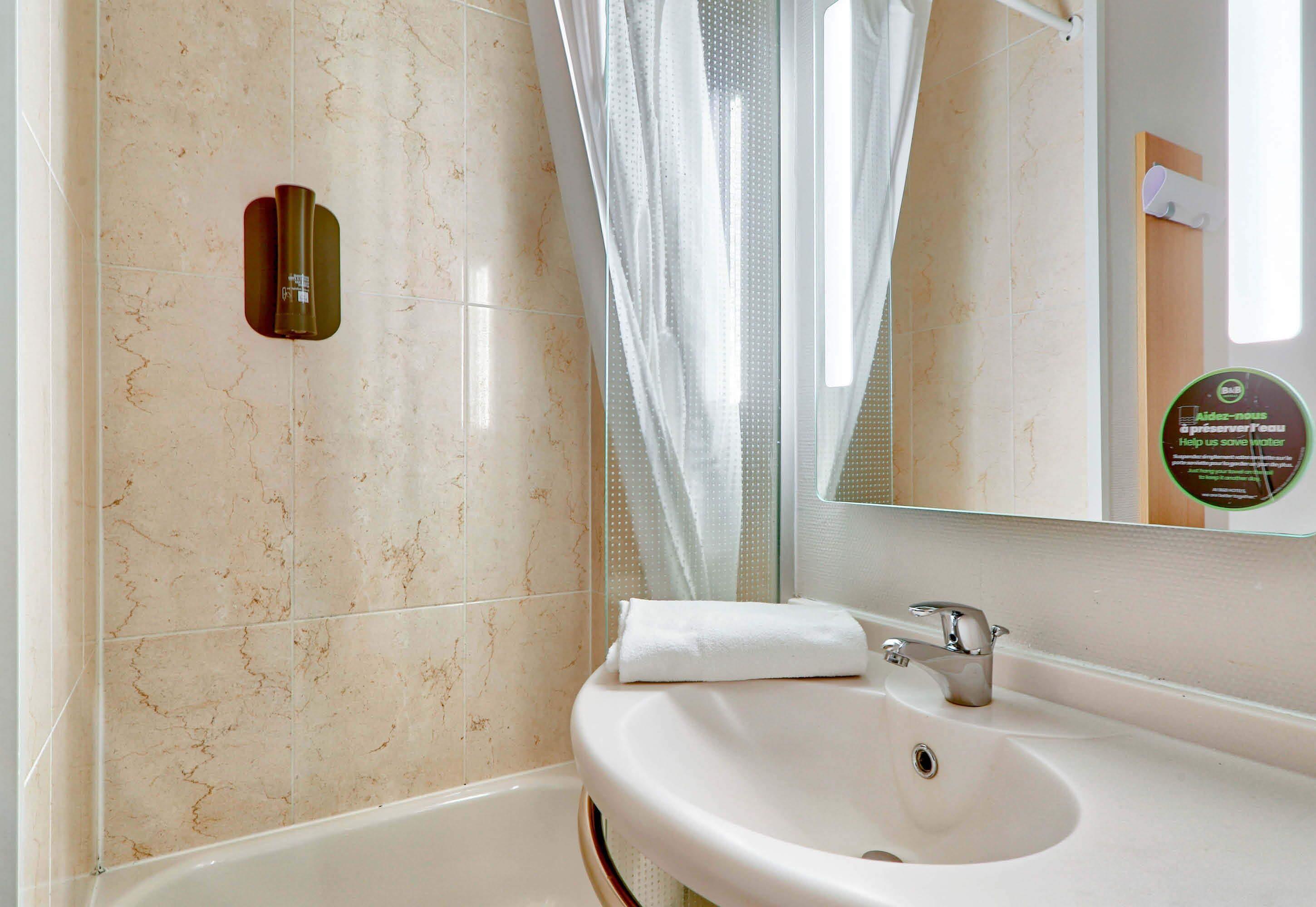 Hotel B&B Hotel Clermont-Ferrand Le Brezet Aeroport Clermont-Ferrand