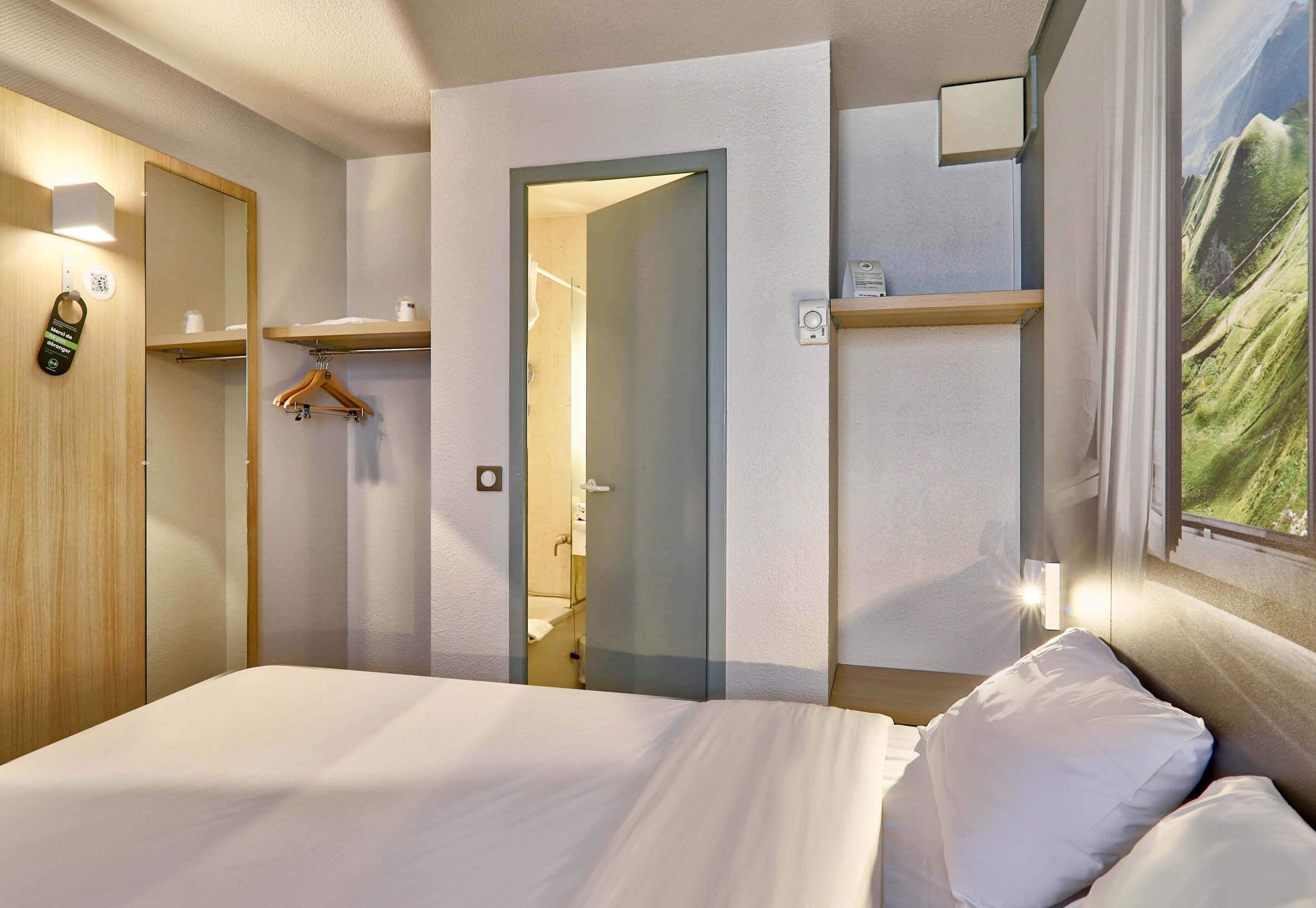 B&B Hotel Clermont-Ferrand Le Brezet Aeroport 2*