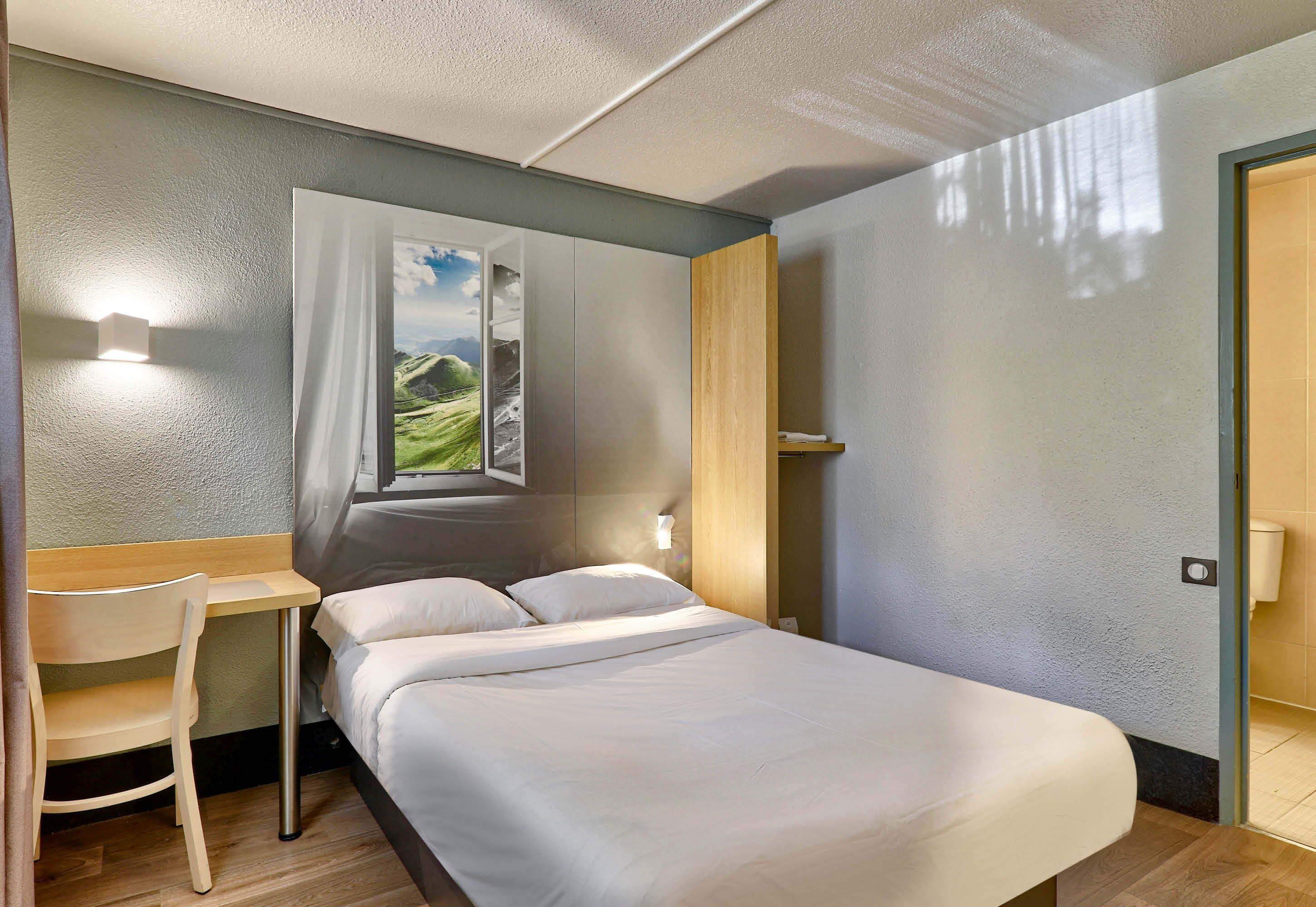 B&B Hotel Clermont-Ferrand Le Brezet Aeroport 2*