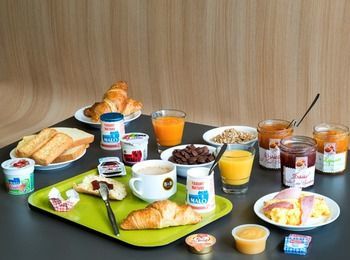 Hotel B&B Hotel Clermont-Ferrand Le Brezet Aeroport