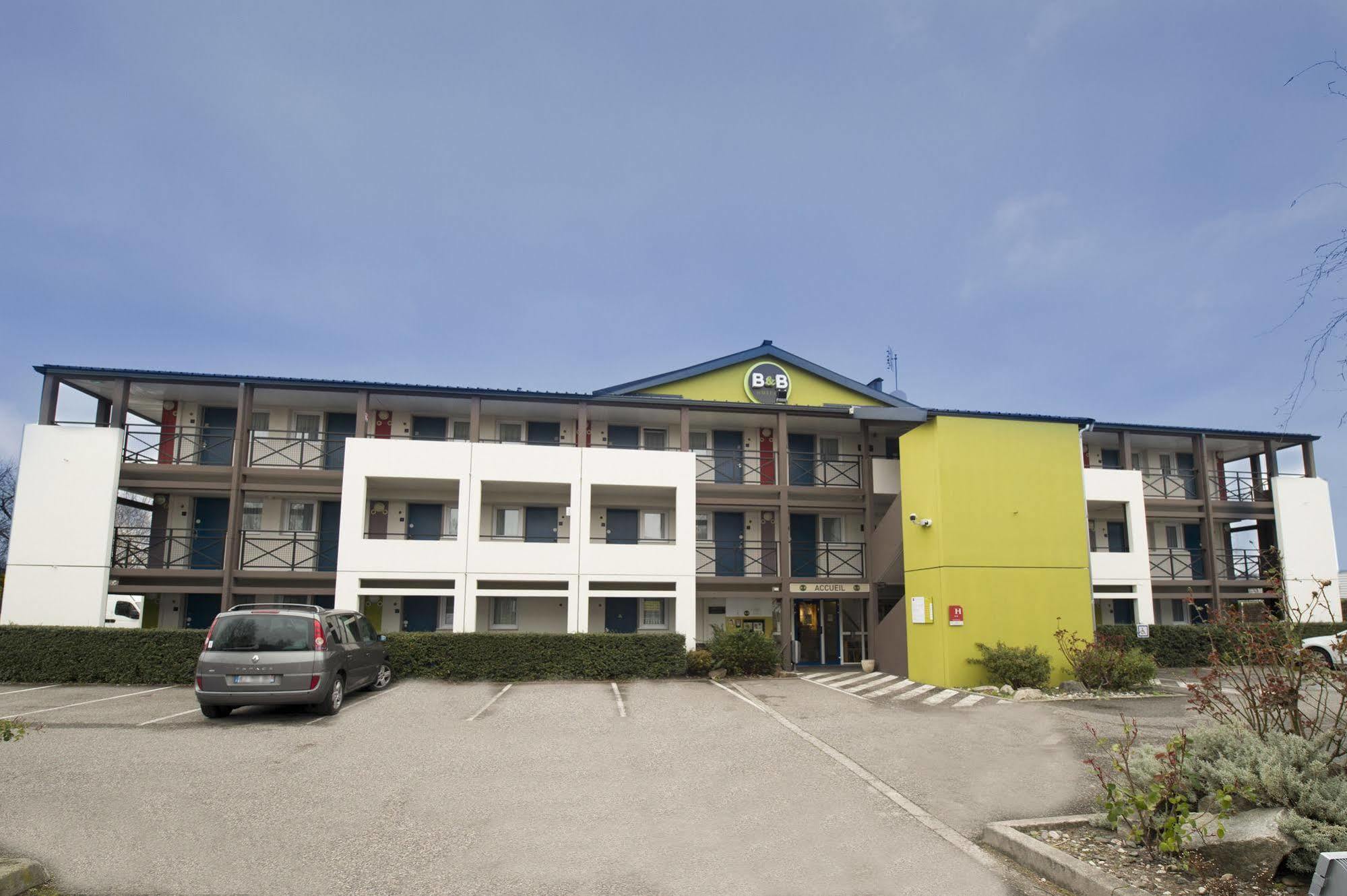 B&B Hotel Clermont-Ferrand Le Brezet Aeroport 2*